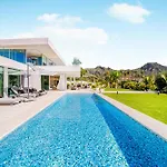 Luxury With Heated Pool & Jacuzzi Near Golf Вілла
