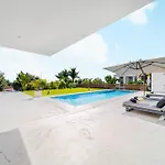 Luxury With Heated Pool & Jacuzzi Near Golf Вілла Адехе