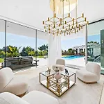 Luxury With Heated Pool & Jacuzzi Near Golf Vila