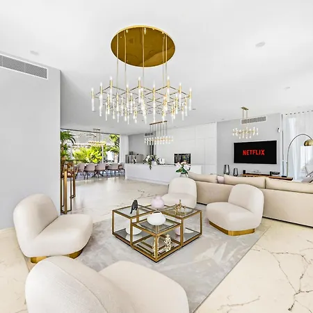 Luxury With Heated Pool & Jacuzzi Near Golf Villa