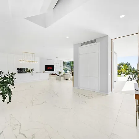 Luxury With Heated Pool & Jacuzzi Near Golf Villa