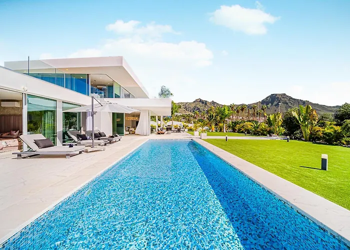 Luxury With Heated Pool & Jacuzzi Near Golf Вілла