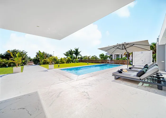 Luxury With Heated Pool & Jacuzzi Near Golf Вілла Адехе