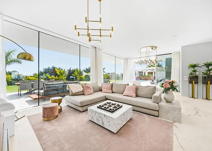 Luxury With Heated Pool & Jacuzzi Near Golf Вілла