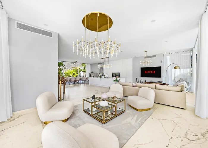 Luxury With Heated Pool & Jacuzzi Near Golf Villa