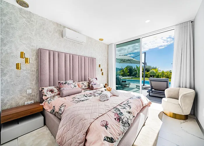 Вілла Luxury With Heated Pool & Jacuzzi Near Golf Адехе