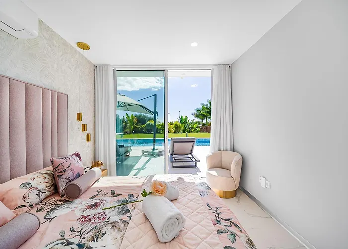 Luxury With Heated Pool & Jacuzzi Near Golf * Адехе