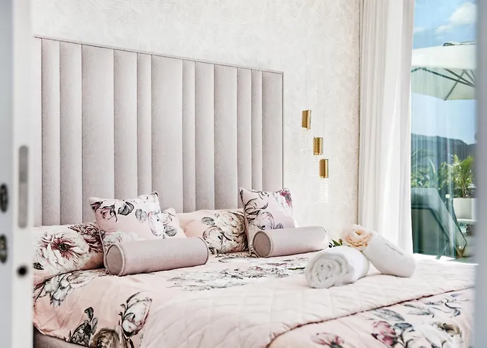 Luxury With Heated Pool & Jacuzzi Near Golf