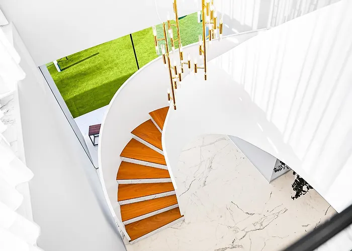 Luxury With Heated Pool & Jacuzzi Near Golf Villa