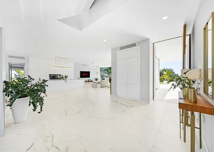 Luxury With Heated Pool & Jacuzzi Near Golf Villa