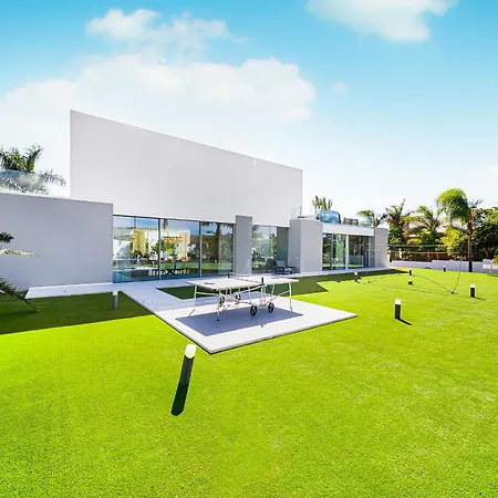 Βίλα Luxury With Heated Pool & Jacuzzi Near Golf